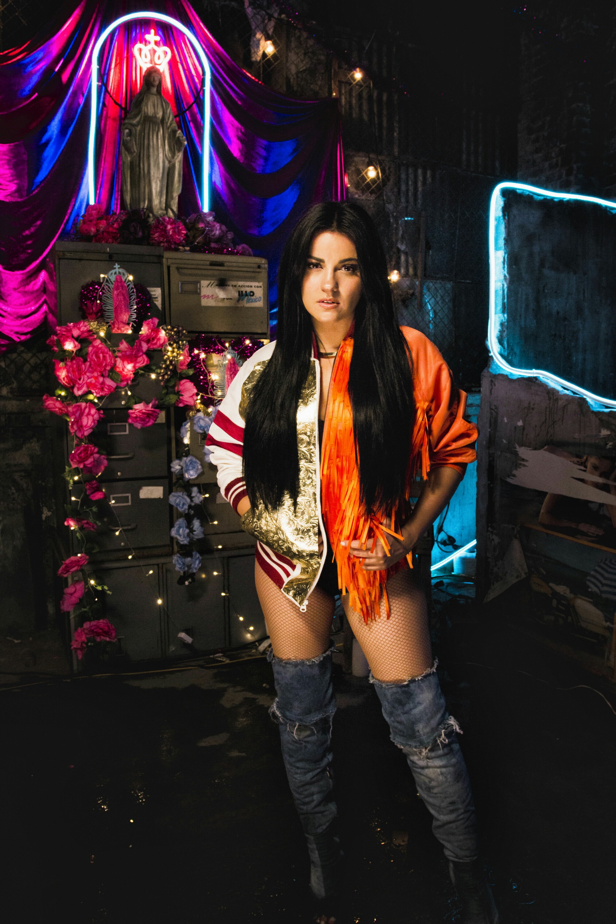 HQ

