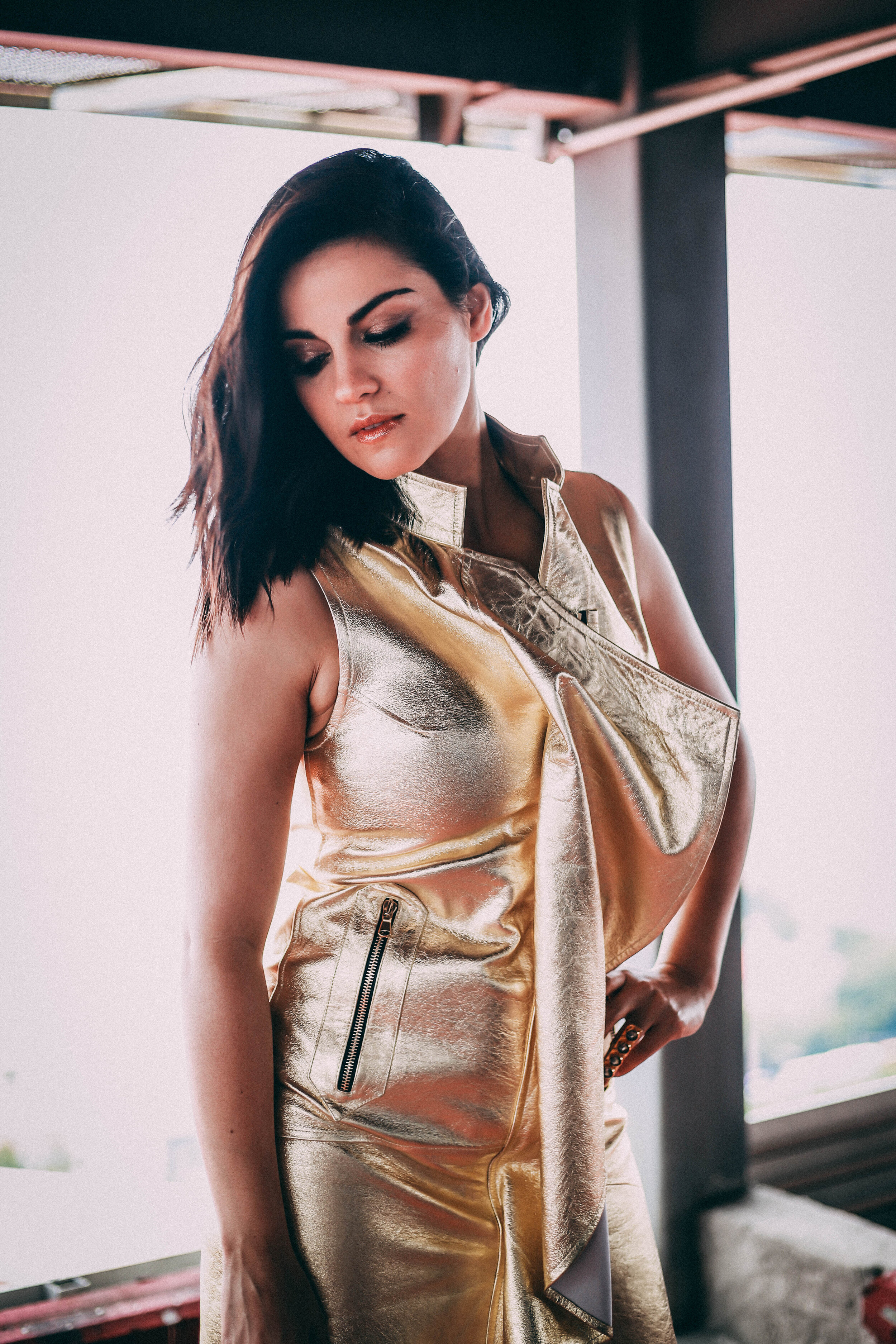 HQ

