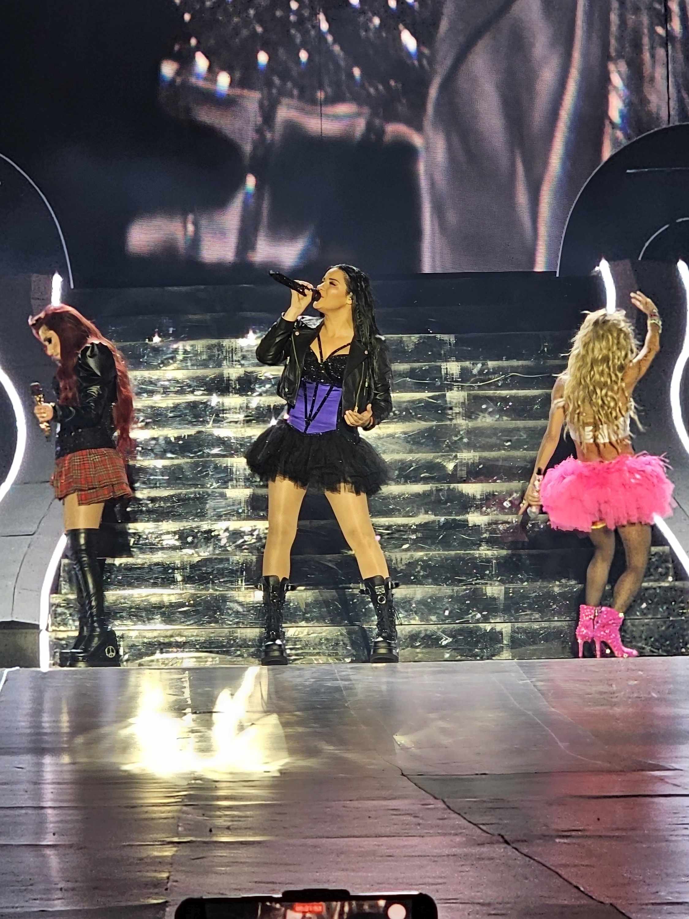 HQ

