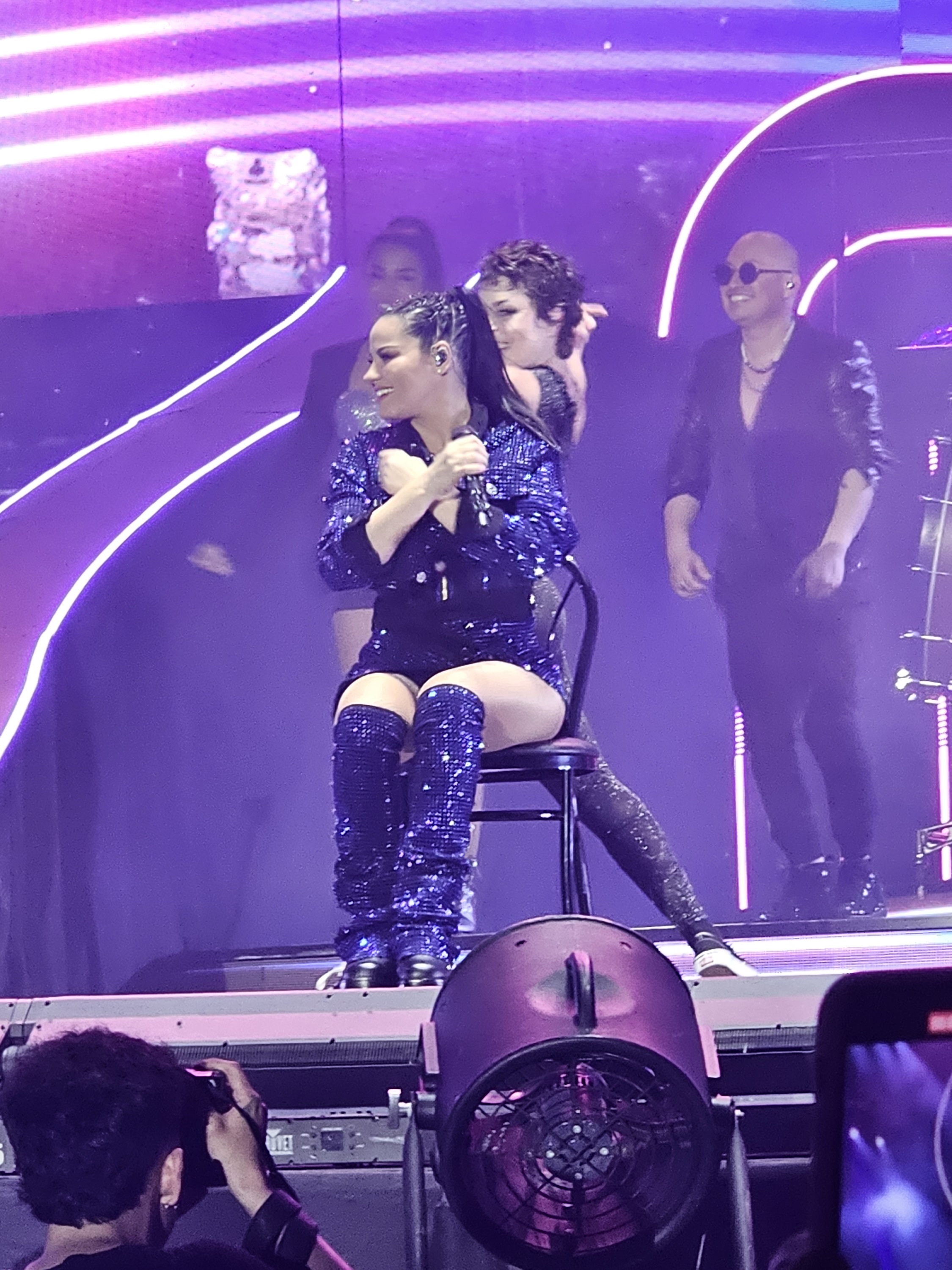 HQ
