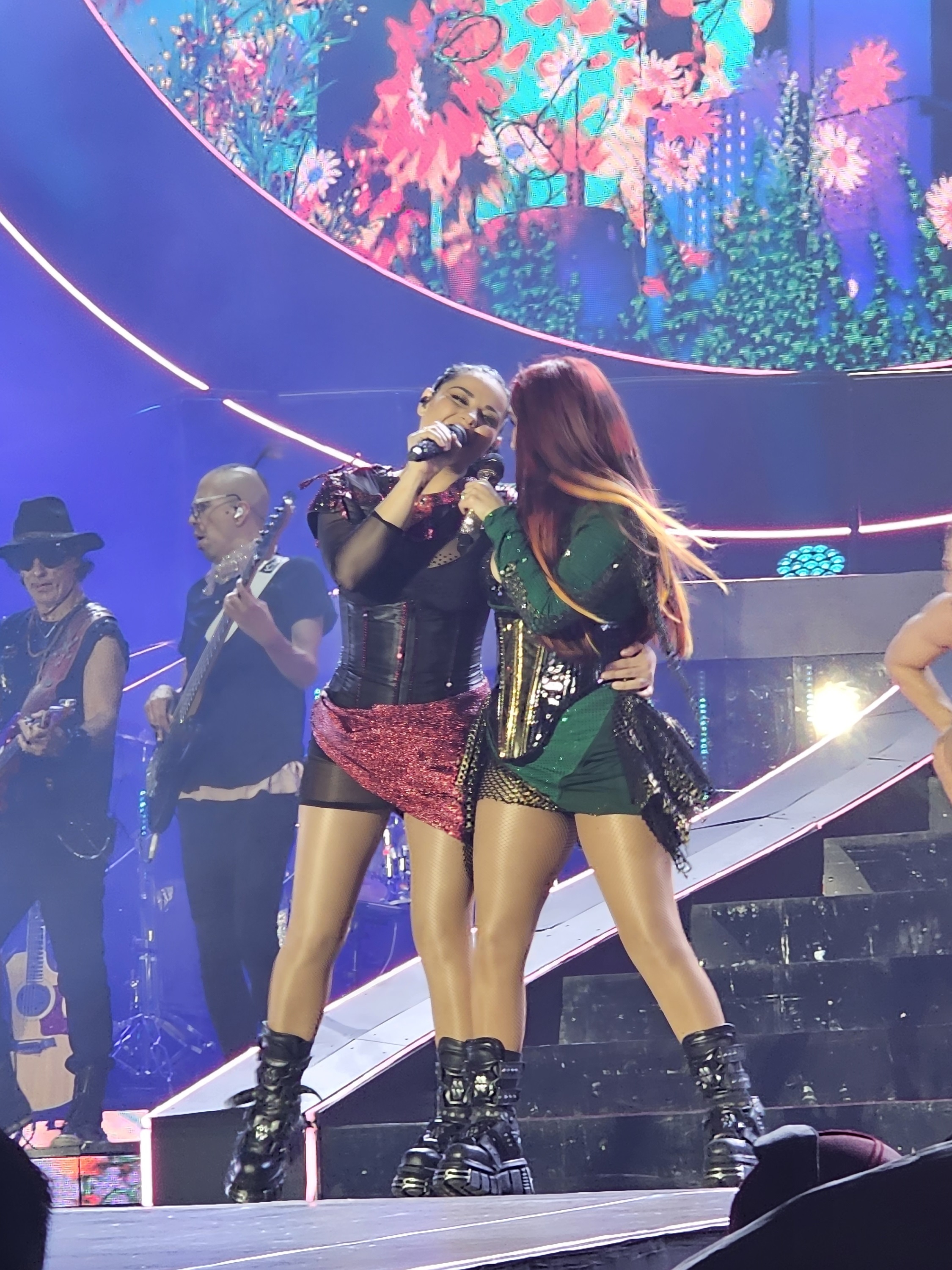 HQ
HQ