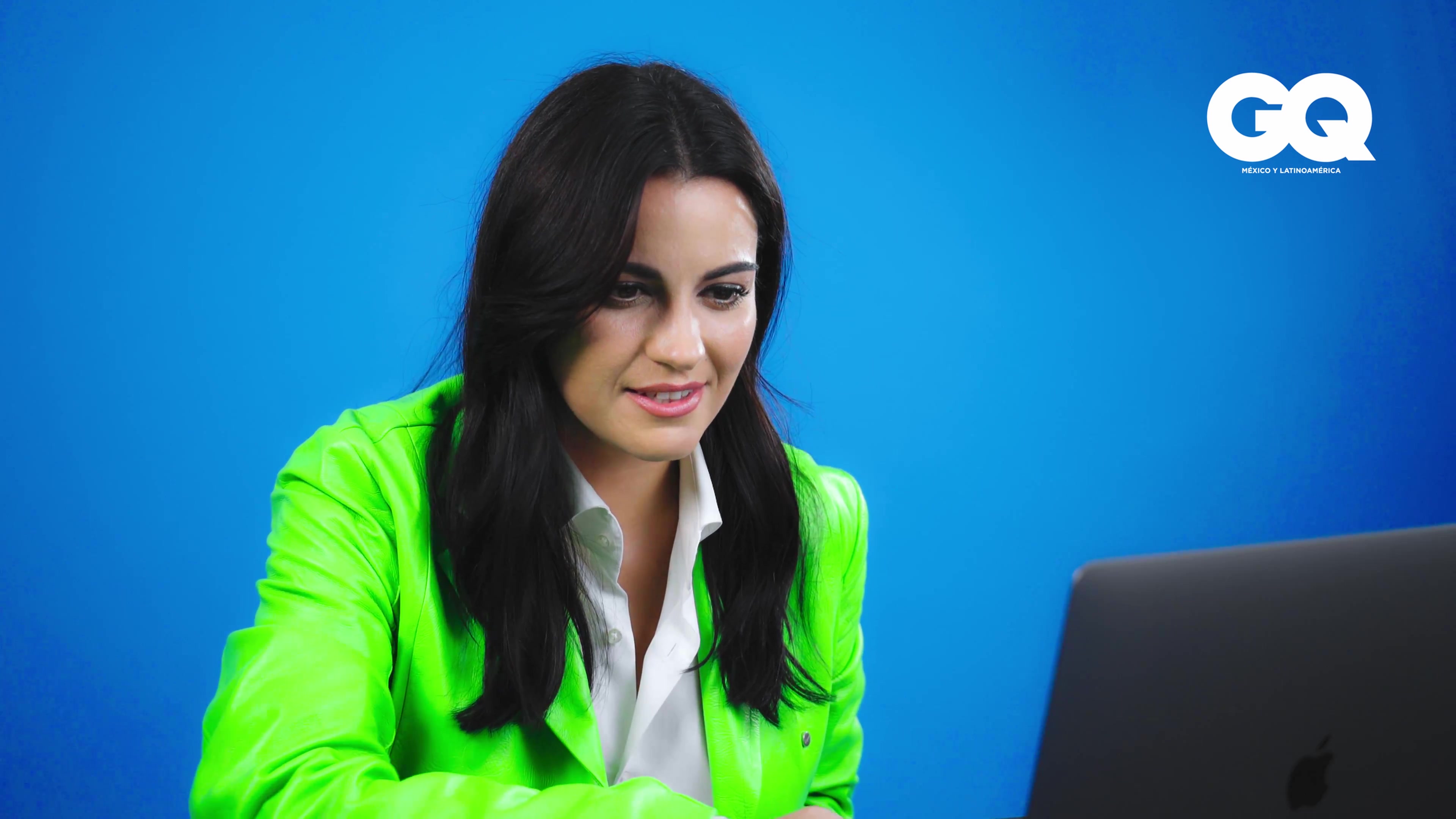 Watch_Maite_Perroni_entra_de_encubierta_a_Internet_para_cont-1_132.jpg