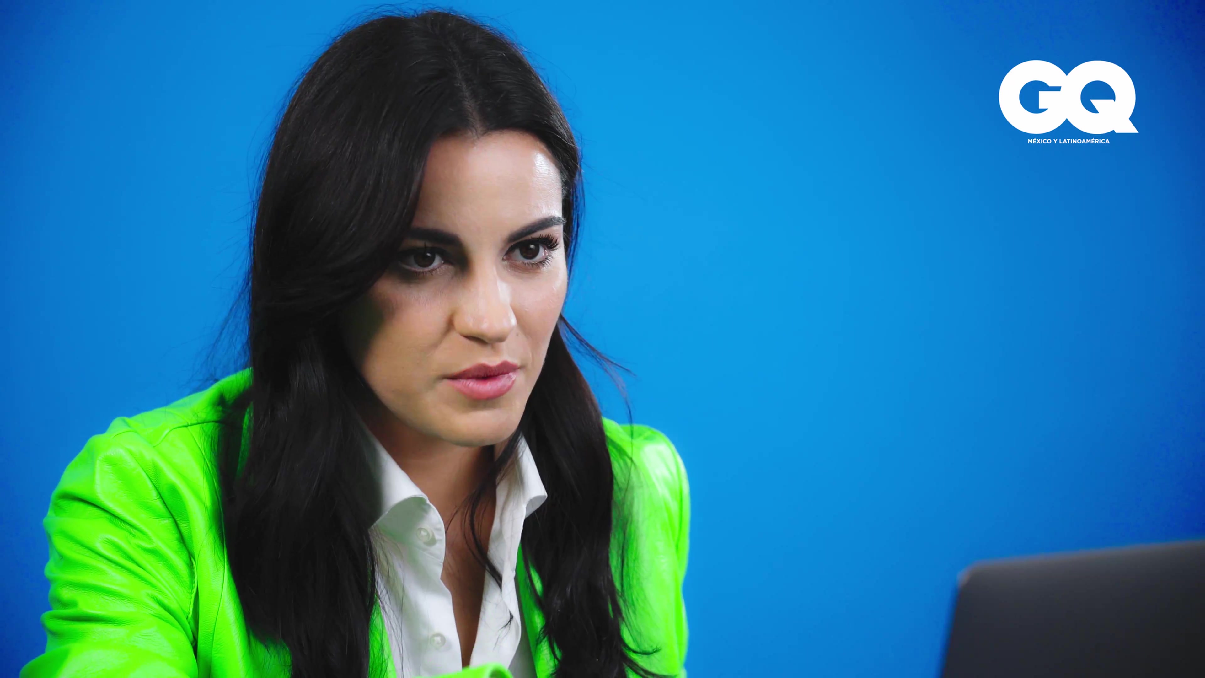 Watch_Maite_Perroni_entra_de_encubierta_a_Internet_para_cont-1_161.jpg