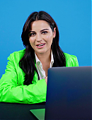 Watch_Maite_Perroni_entra_de_encubierta_a_Internet_para_cont-1_046.jpg