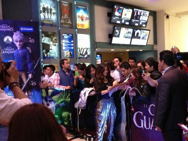 A86j8DrCAAM4XQX_jpg_large.jpeg