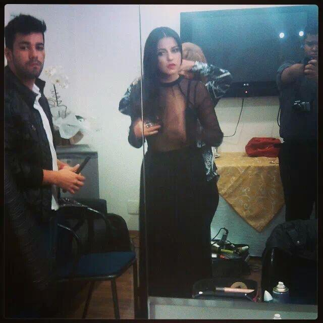 maite-perroni-bastidores-show-thiaguinho-2013-003.png