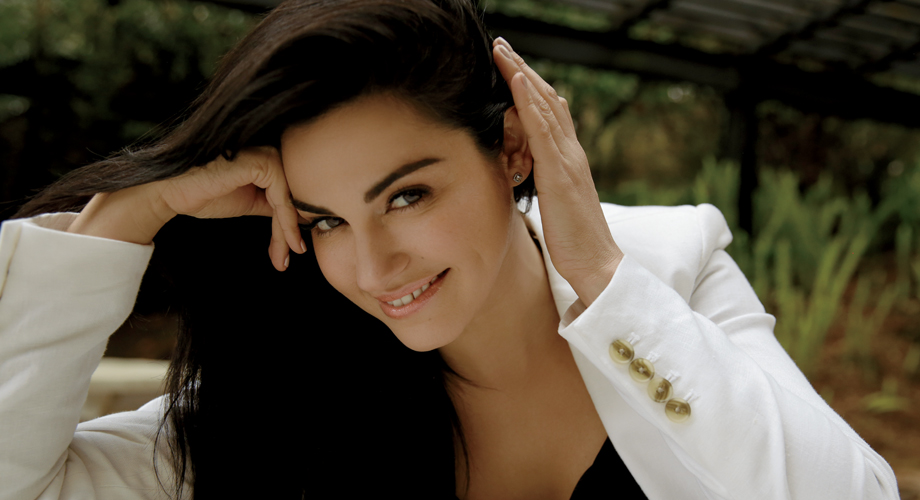 maite-perroni-instyle.jpg